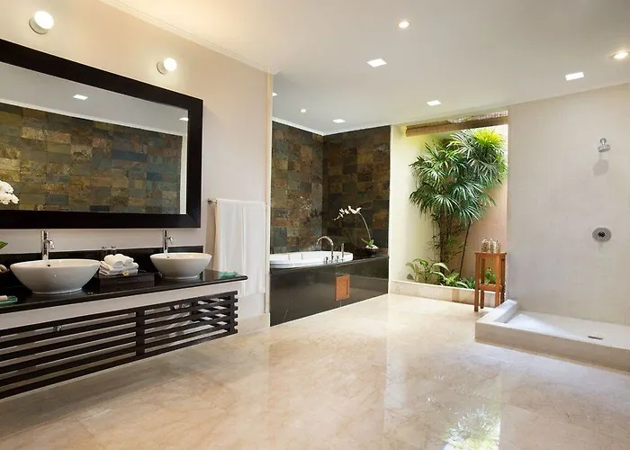 The Kunja Hotel 5*